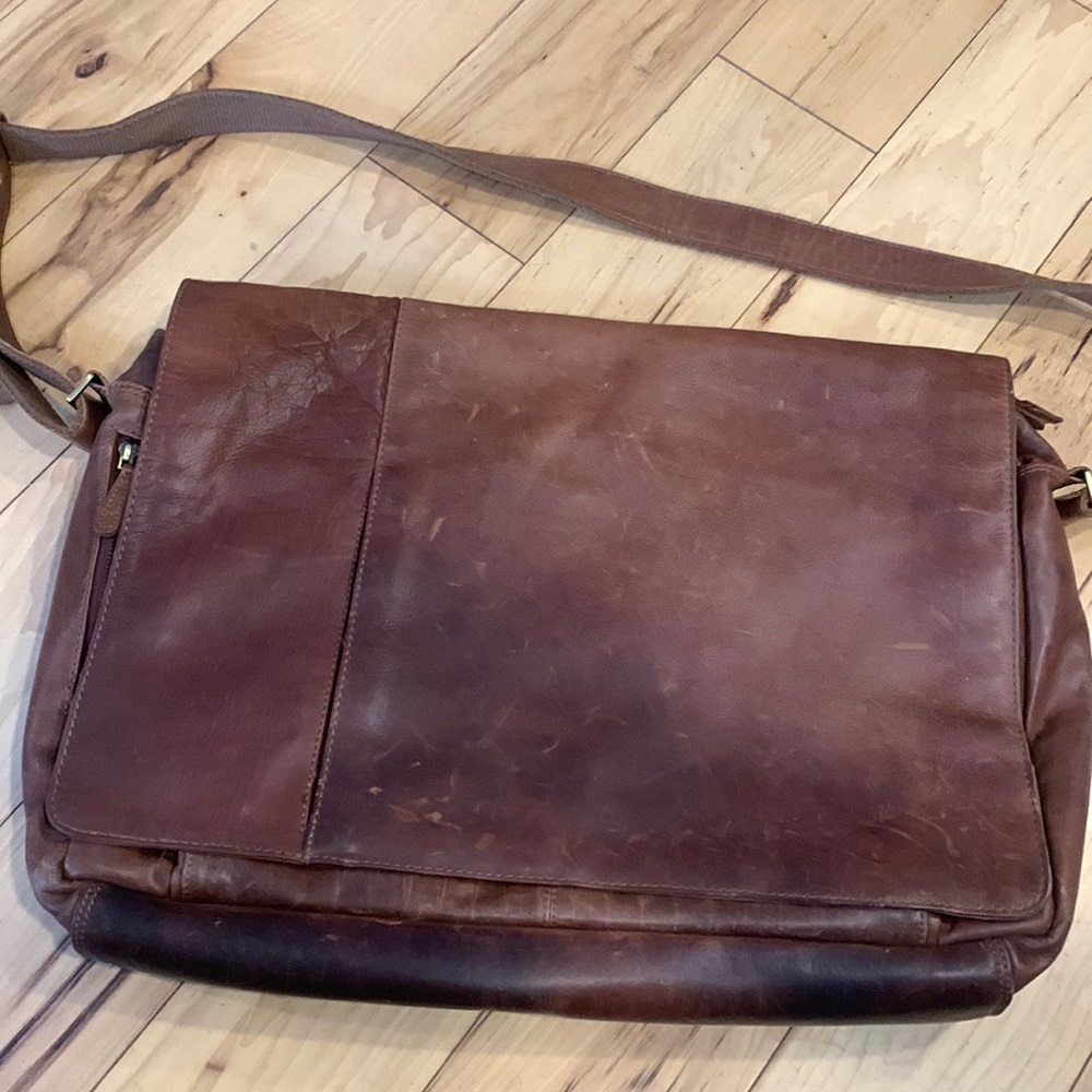 Italian made full grained leather computer bag.